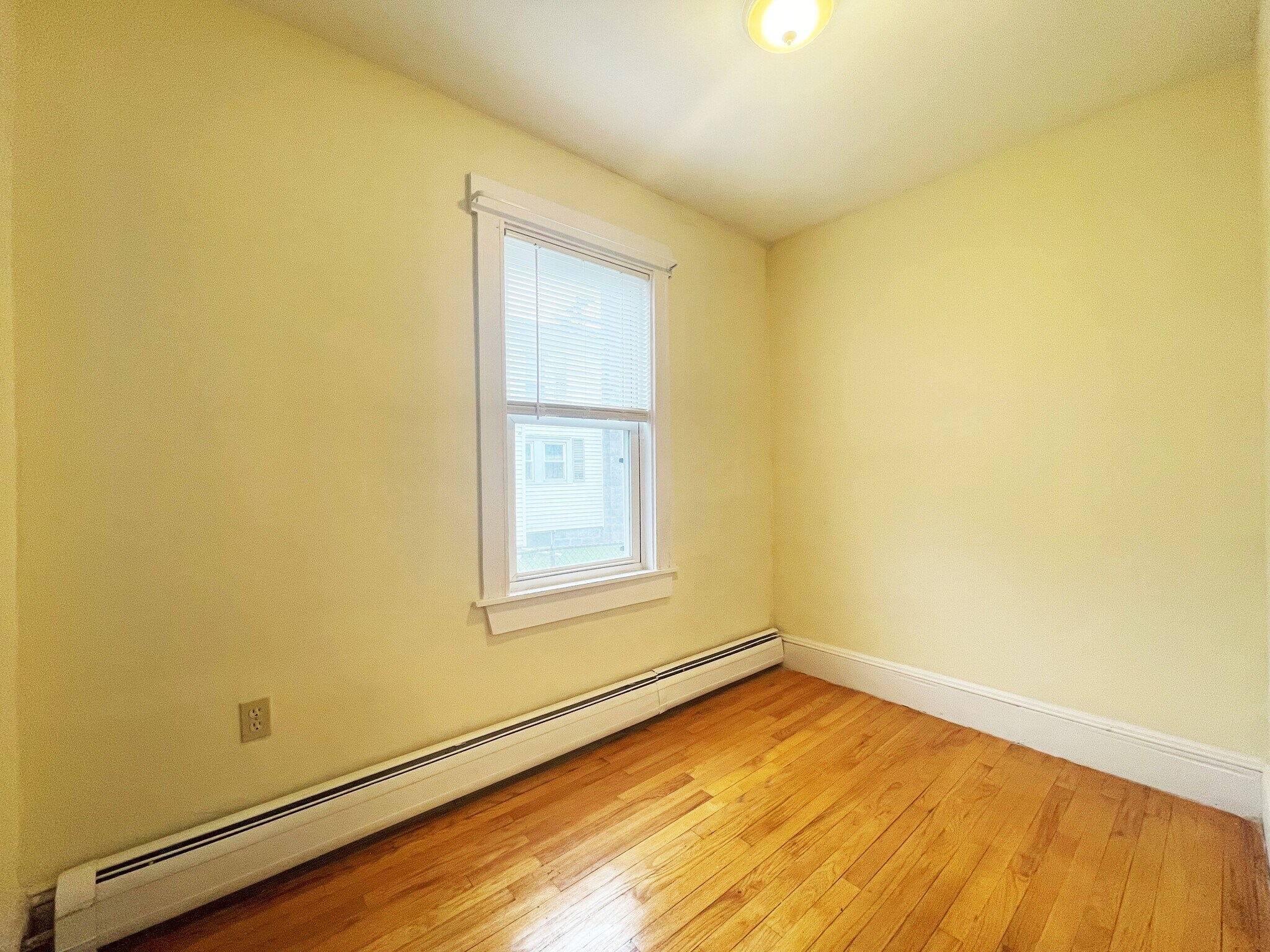 Building Photo - 1834 River St