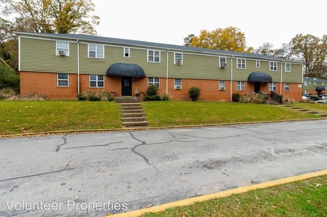 Building Photo - 3301 Pinewood Ave