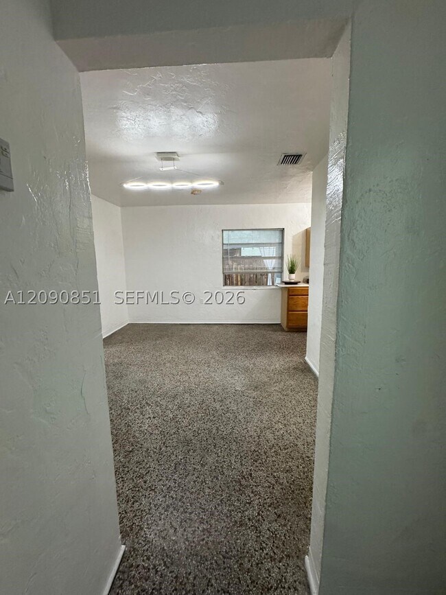 Building Photo - 1416 SW 27th St