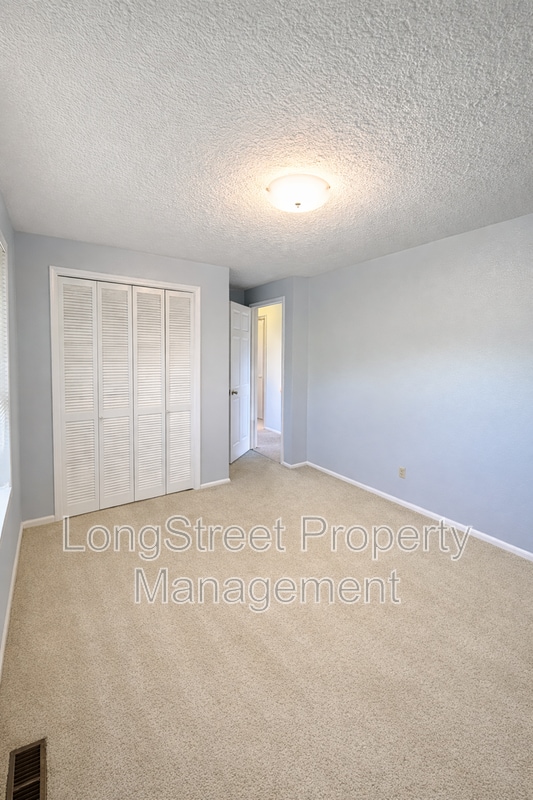 Building Photo - 2917 Takena St SW