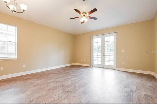 Building Photo - 527 Hibiscus Cove Dr