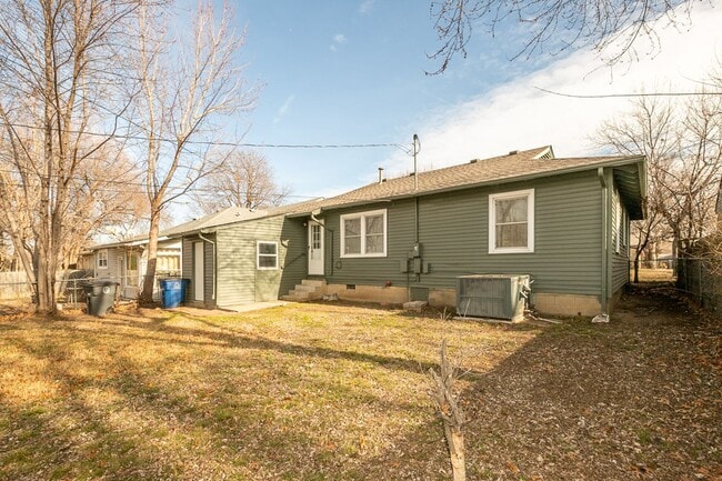 Building Photo - 3 Bedroom 1 Bath in Tulsa