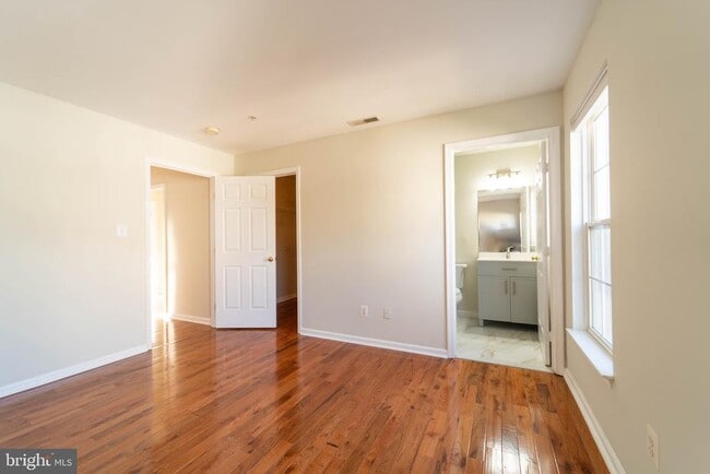 Building Photo - 2739 Manhattan Pl