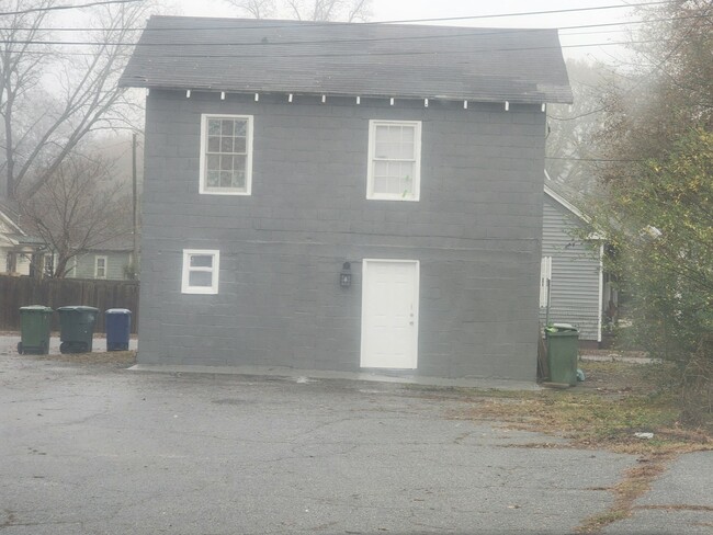 Building Photo - 1360 Ellis Rd