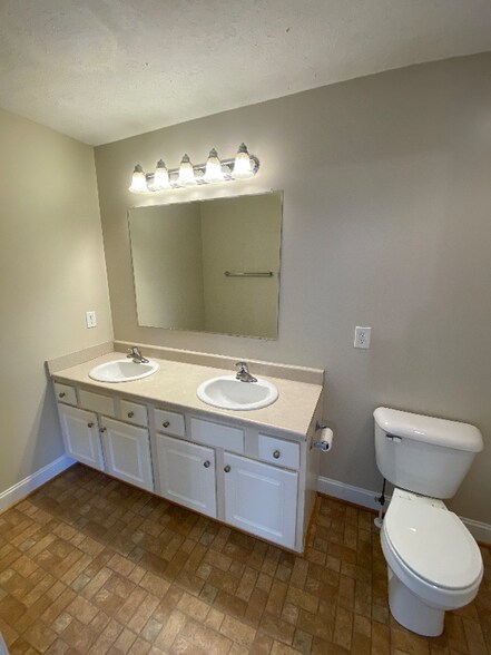 Building Photo - 3600 Old Forest Rd