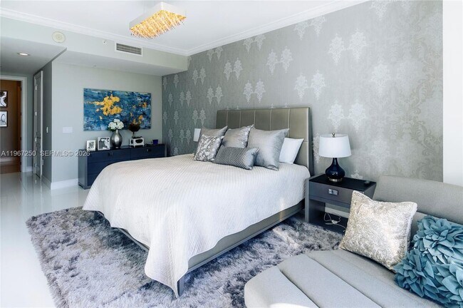 Building Photo - 18101 Collins Ave