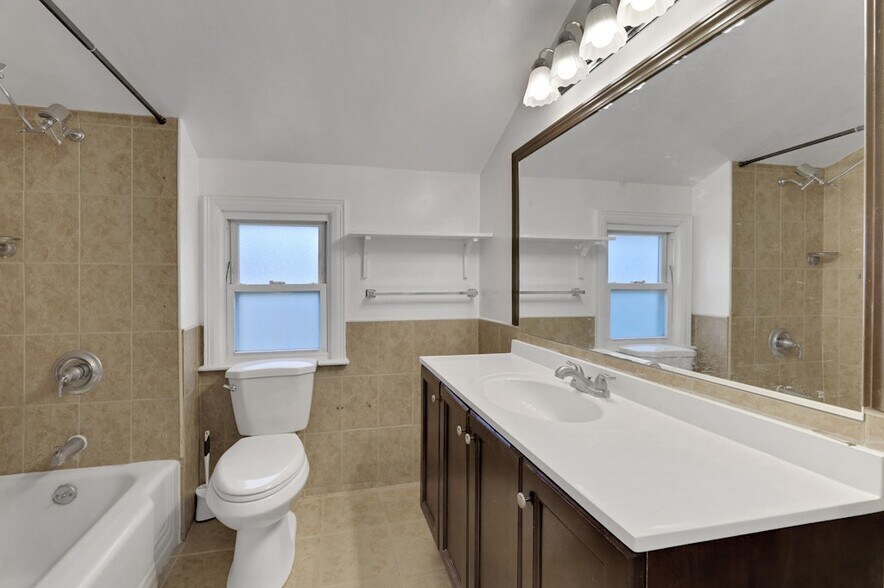 Building Photo - 95 Grove St