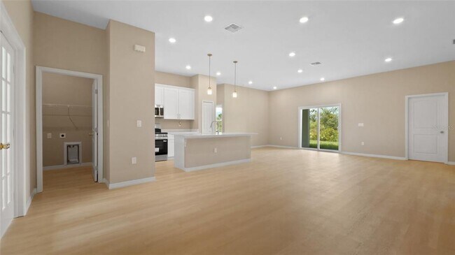 Building Photo - 13647 Begonia Cir