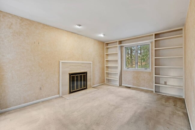 Building Photo - 11704 Woodland Dr