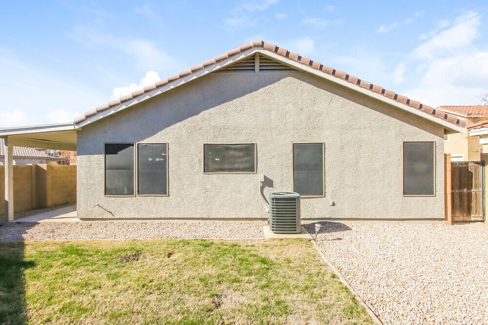 Building Photo - 2468 E Palm Beach Dr