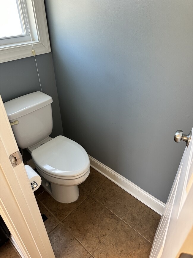 Building Photo - 908 Merlin Ct