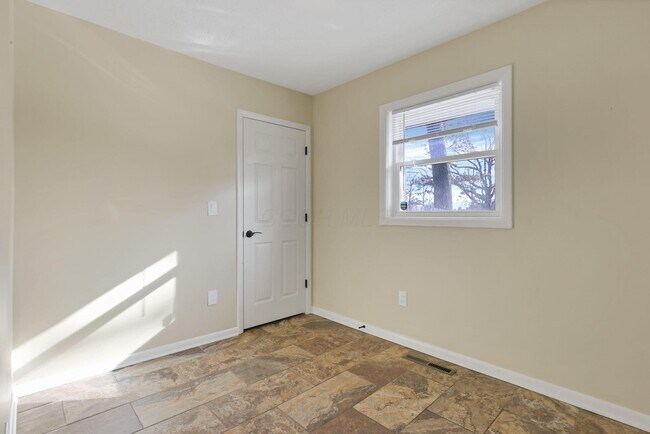 Building Photo - 2844 Wildwood Rd