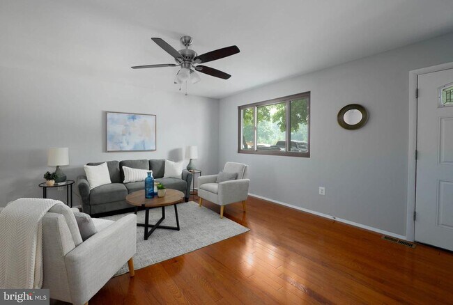 Building Photo - 1025 Commanders Way N