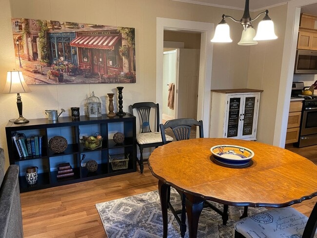 Building Photo - Hillside Cottage! Charming home with a view, 3-bd, 1-ba, fireplace, garage $300 Utility Fee