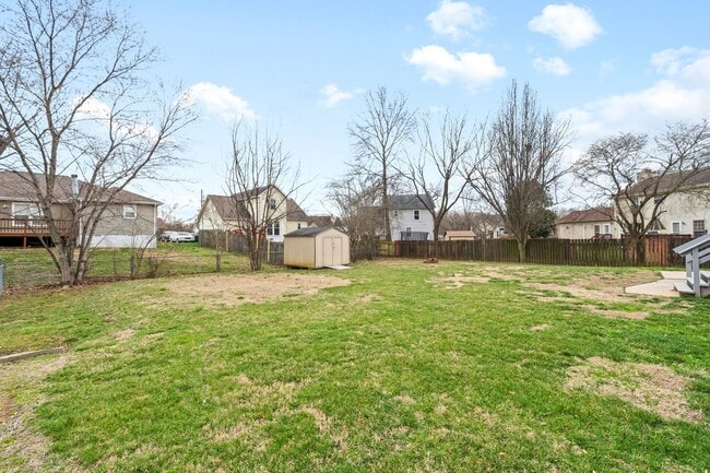 Building Photo - Pet Friendly Three Bedroom!