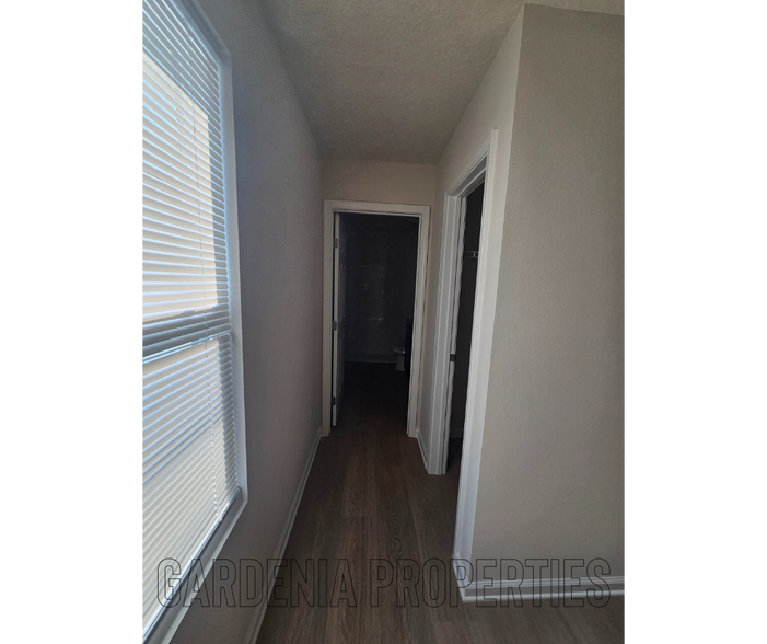 Building Photo - 1115 E 5th St