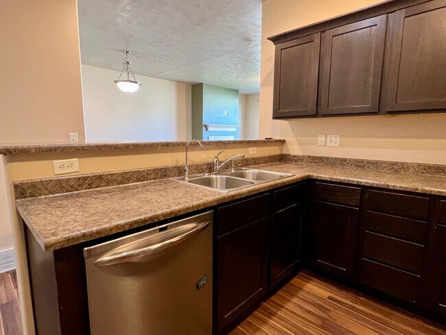 Building Photo - 4-Bedroom Herriman Townhome w/2-car Garage