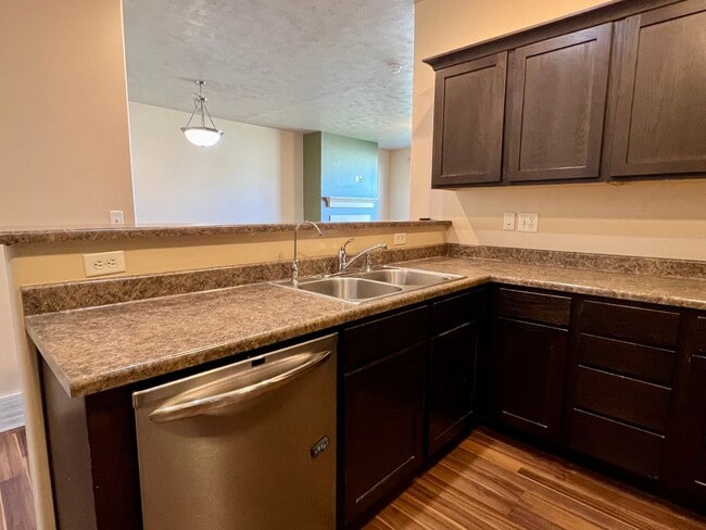 Building Photo - PRICE REDUCED:  LG 4-BED TOWNHOUSE NOW $1,995