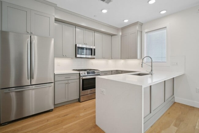 Building Photo - 382 7th St