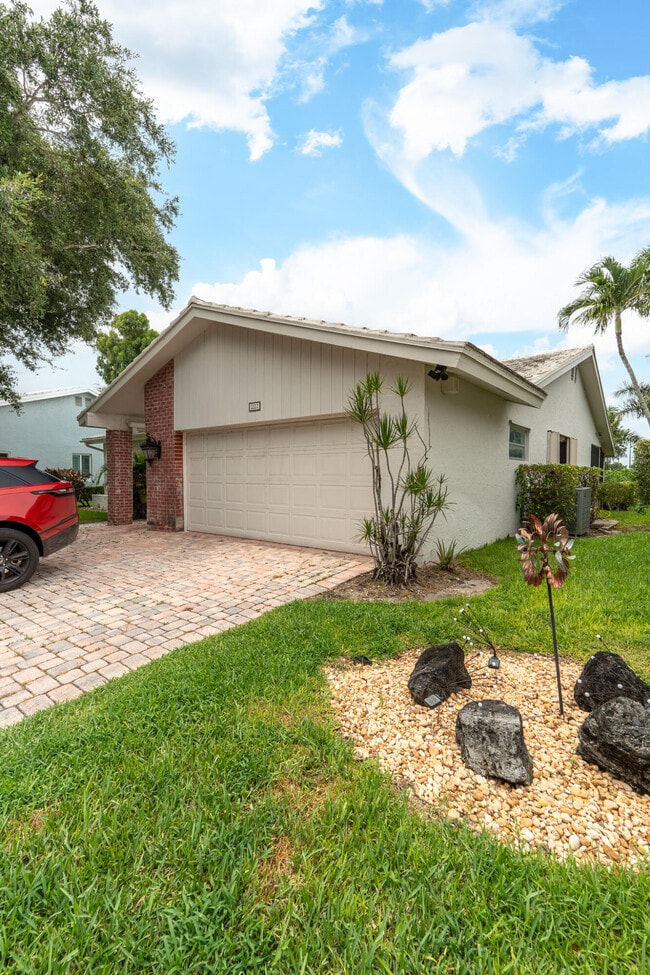 Building Photo - 5557 N Cameo Dr