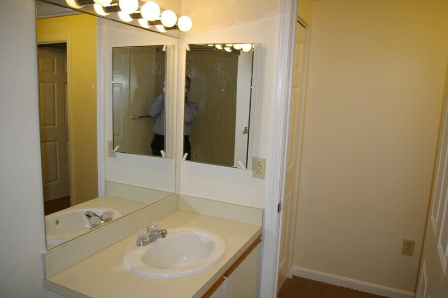 Bathroom - 100 Ledgewood Dr