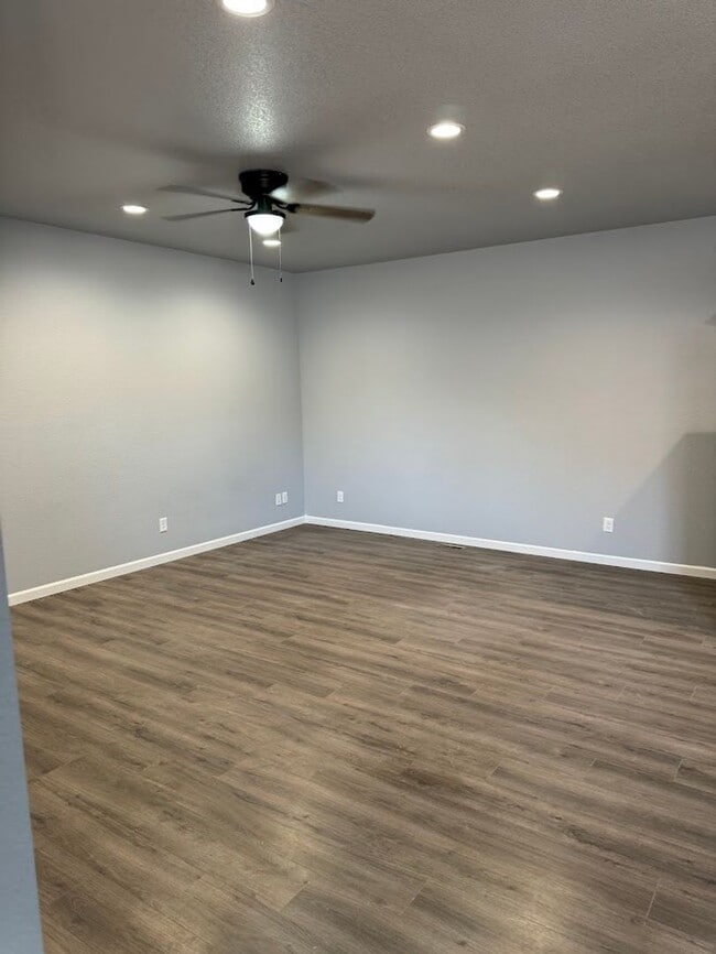 Building Photo - 324-326 W Coral Dr