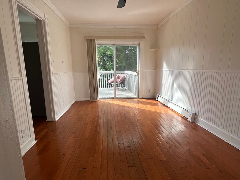 Building Photo - 10 Clinton St