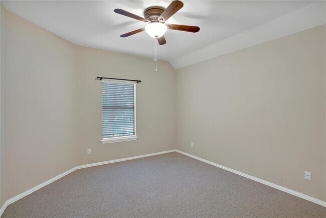 Building Photo - 2001 Singing Hls