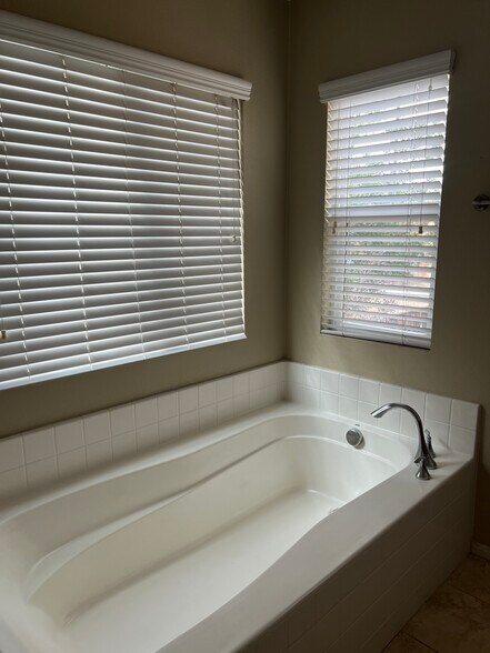 Building Photo - 12851 Serpentine Way