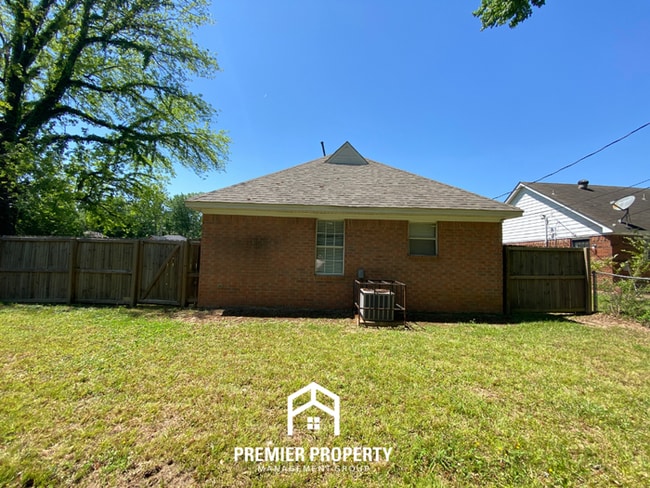 Building Photo - Charming 3BR/2BA in Raleigh | Hardwood Floors & Large Fenced Backyard