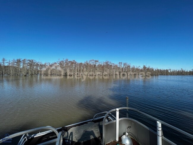 Building Photo - Beautifully Updated 4 Bedroom Home with Stunning Lakefront Views!