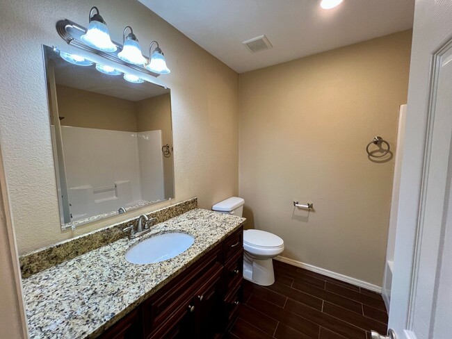 Building Photo - 511 Ridge Point Dr