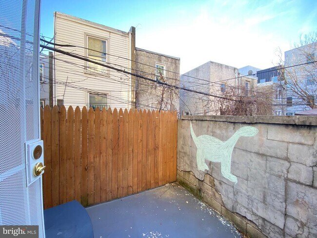 Building Photo - 1618 Fontain St