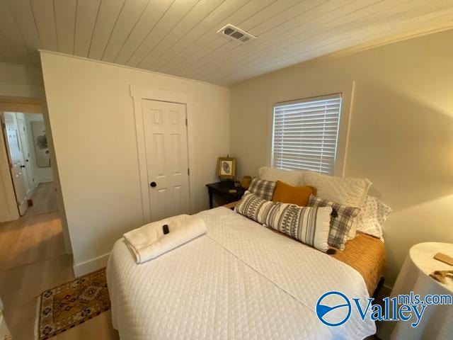 Building Photo - 1236 Oshaughnessy Ave NE