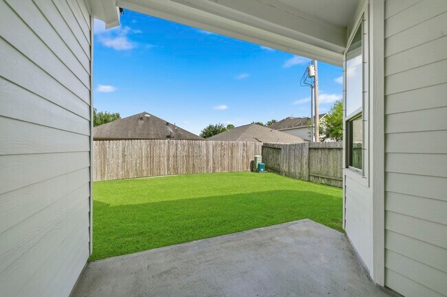 Building Photo - 217 Brookwood Park Ln