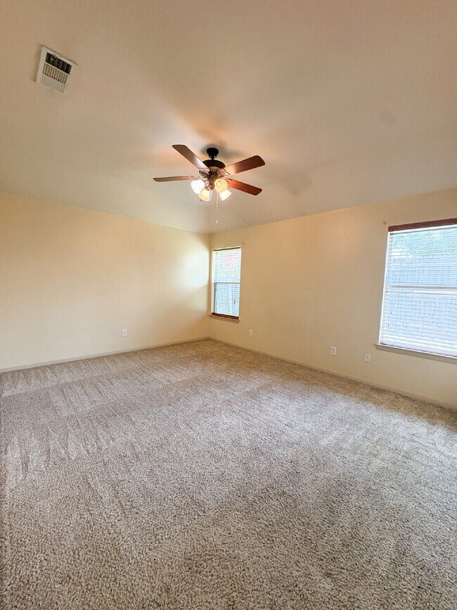 Building Photo - 3 bed, 2 bath duplex in Burleson