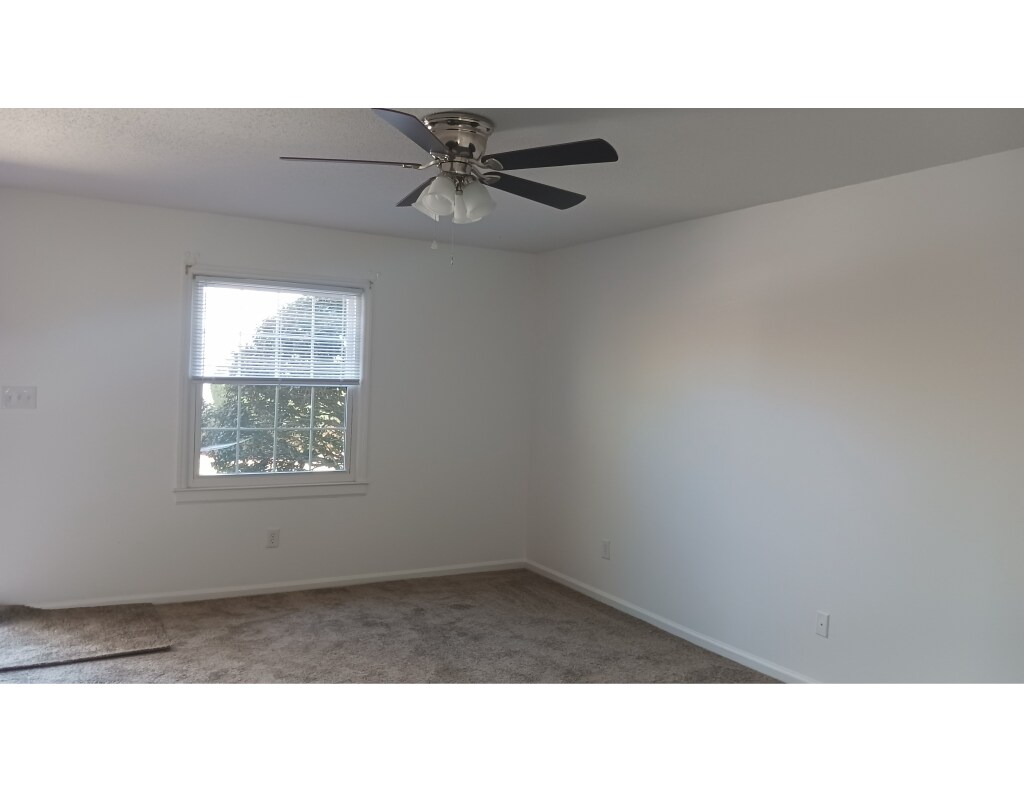 Building Photo - 115 Eastcliff Dr SE