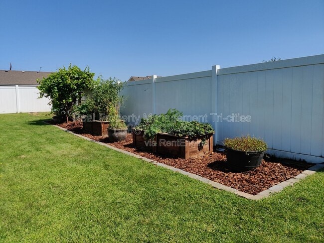 Building Photo - 8605 Zepher Ct