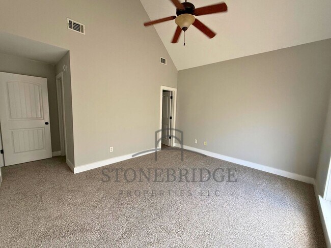 Building Photo - 2 bed, 2.5 bath townhome in Calera