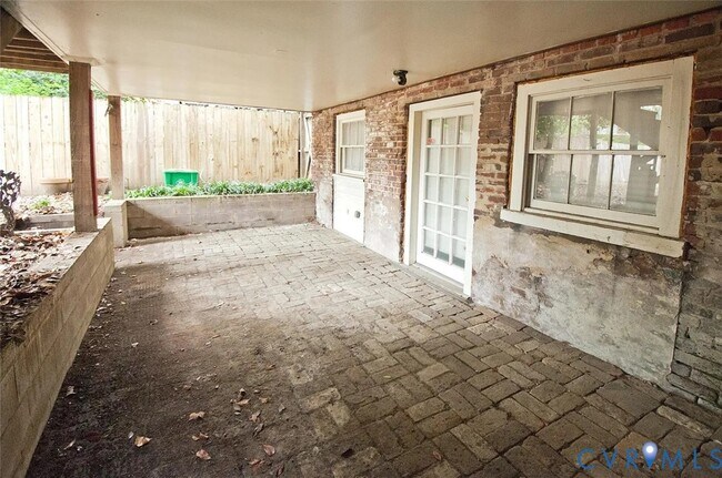 Building Photo - 12 W Clay St