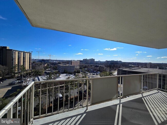 Building Photo - 301 N Beauregard St