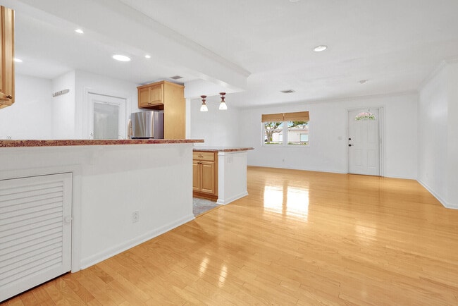 Building Photo - 368 Beacon St