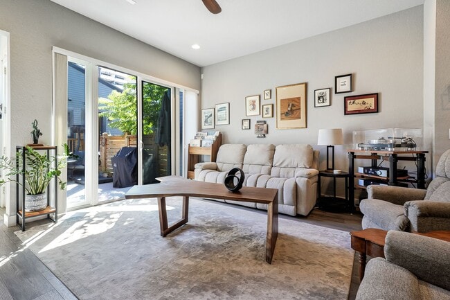 Building Photo - 1364 Vine St