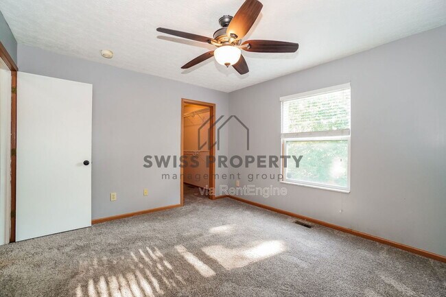 Building Photo - 2212 Kingsglen Dr