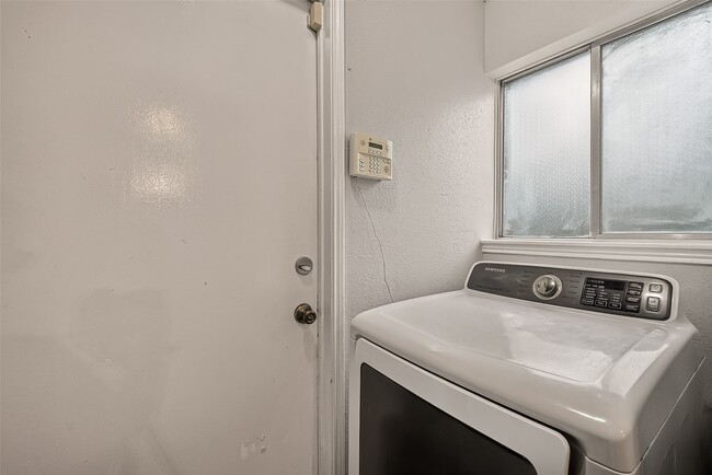 Building Photo - 16451 Cavendish Dr