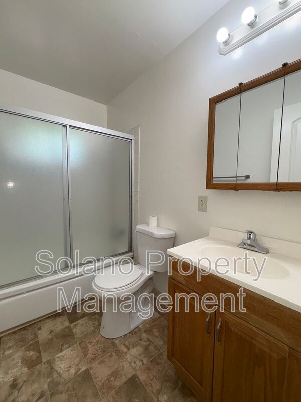 Building Photo - 1992 Oxford Dr