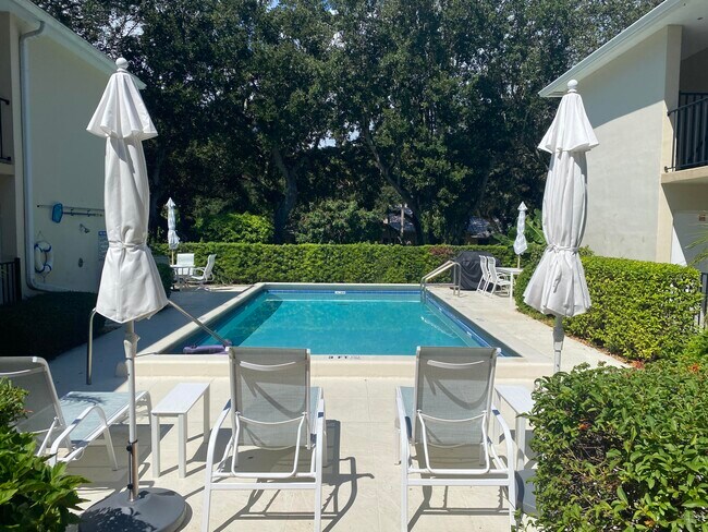 Building Photo - 800 Coquina Ln