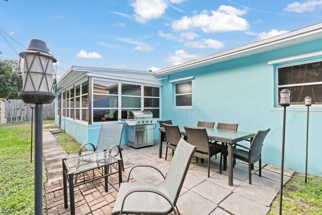 Building Photo - 1880 Kathy Ln