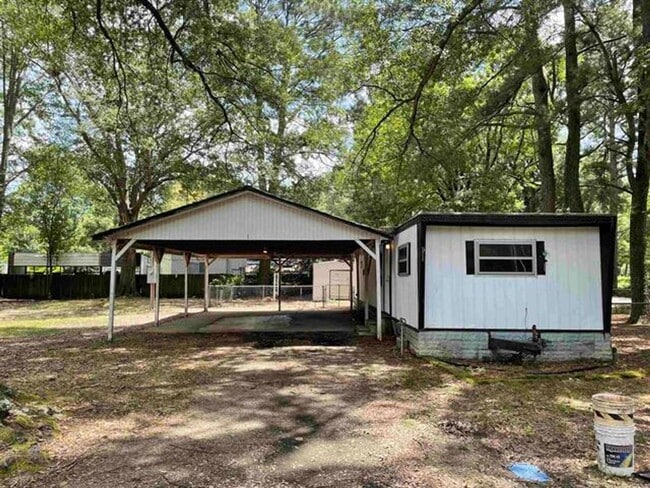 Building Photo - 2 Bedroom 1 1/2 Bath Home
