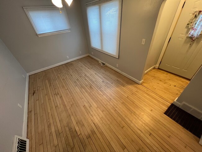 Building Photo - 828 S 9th Ave